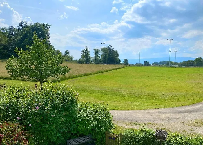 2 Rooms, Balcony With View & Parking Indoor Apartment Epalinges